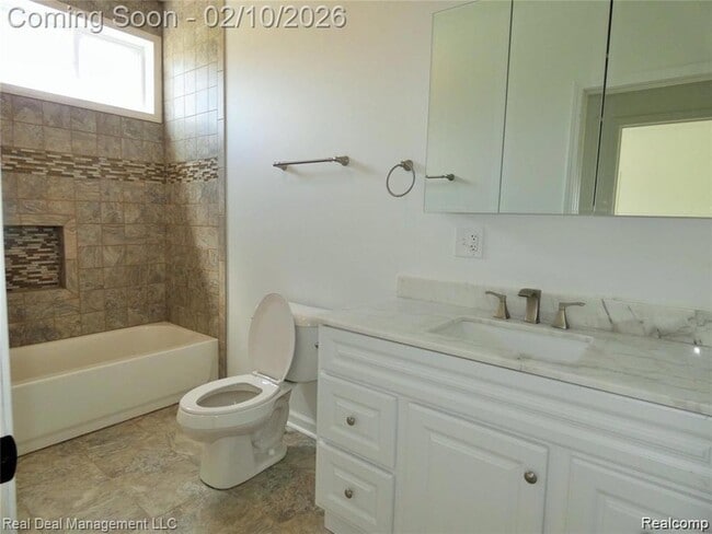 Building Photo - 485 Upland Ave