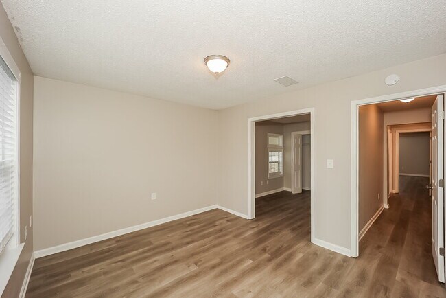 Building Photo - 2061 Poplar Rd