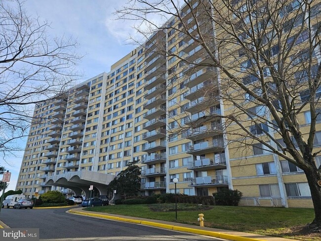 Building Photo - 301 N Beauregard St