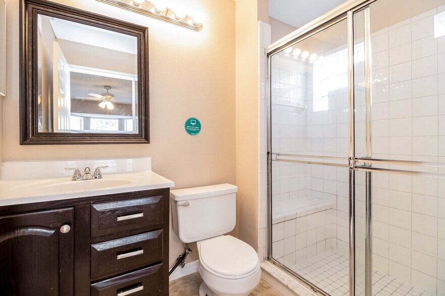 Building Photo - 831 Cave Hollow Ln