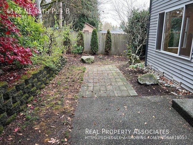 Building Photo - 4126 NE 14th Pl