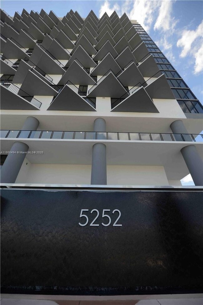 Building Photo - 5252 NW 85th Ave