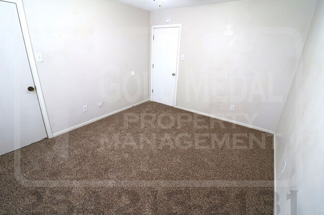 Building Photo - 503 Longhorn Cir