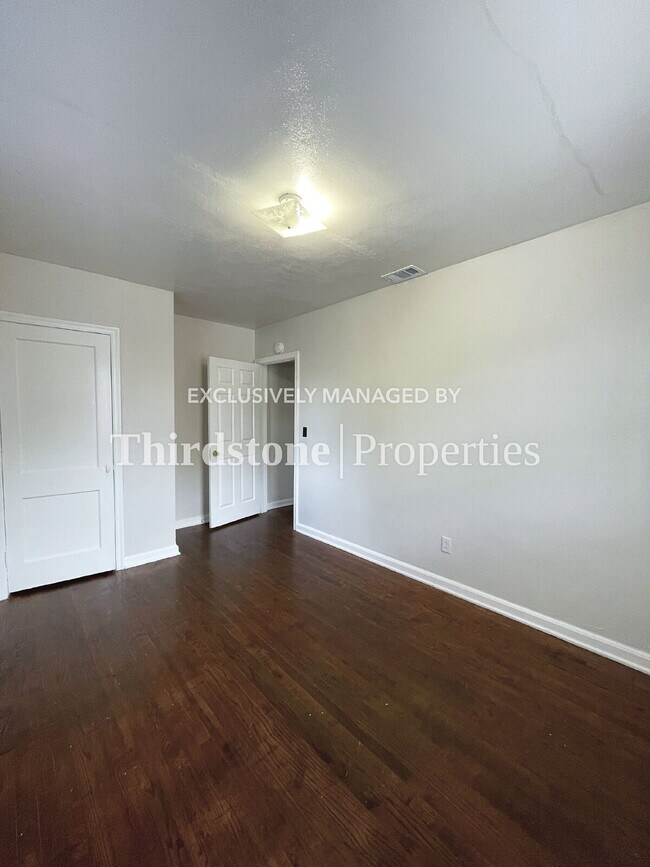 Building Photo - 809 McDuff Ave S