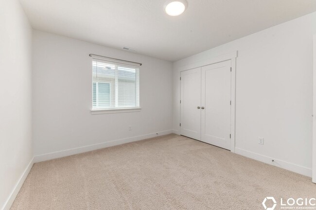 Building Photo - 5075 Rustic Patch Rd