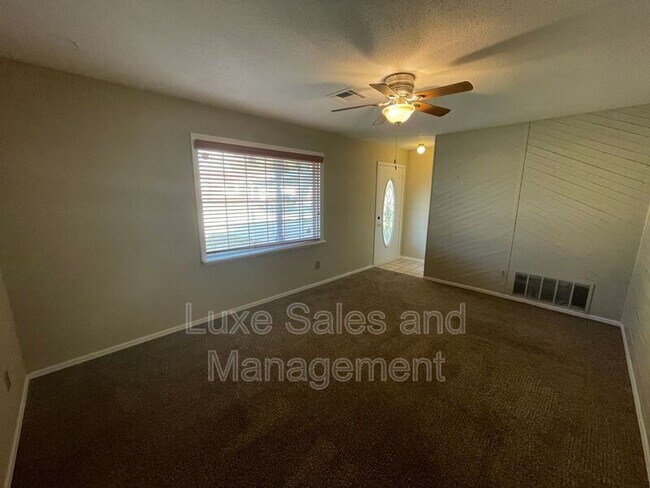Building Photo - 1116 Harrington Dr