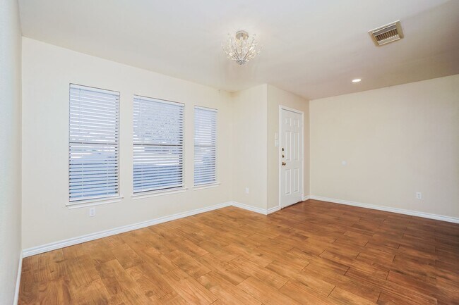 Building Photo - Upgraded 3 bedroom with loft! No Carpet