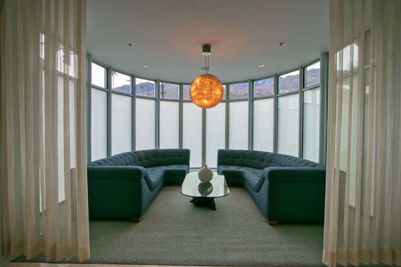 Building Photo - 1020 E Palm Canyon Dr