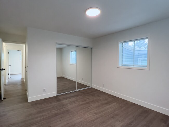 Building Photo - Charming Renovated Ranch 3 Bed + 2 Bath House! Washer & Dryer! Located in Portland's SE Brooklyn ...