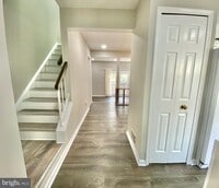 Building Photo - 10323 Hampshire Green Ave