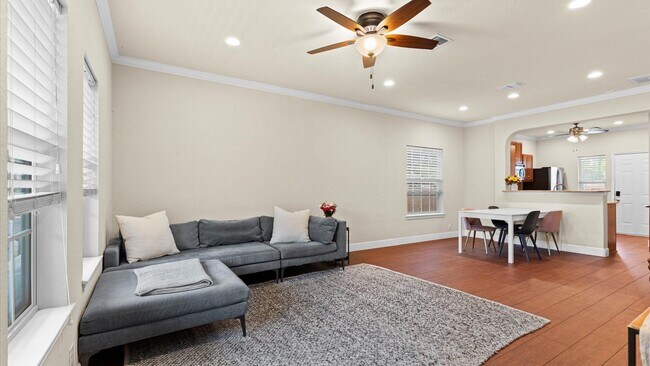 Building Photo - Beautifully Updated Smart Home Near Downtown San Antonio