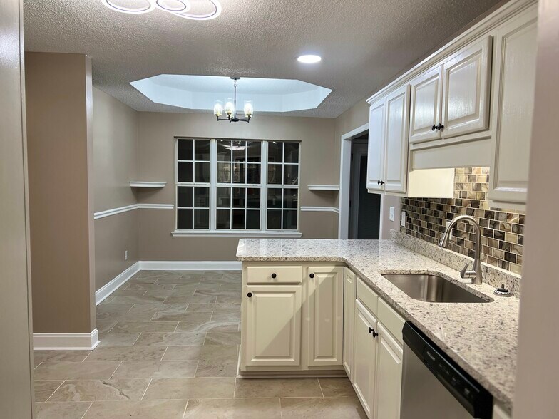 Building Photo - 112 Creekview Trl