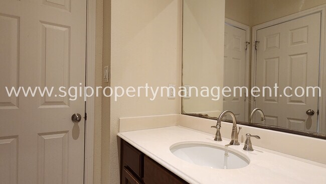 Building Photo - 1221 Lake Pointe Way