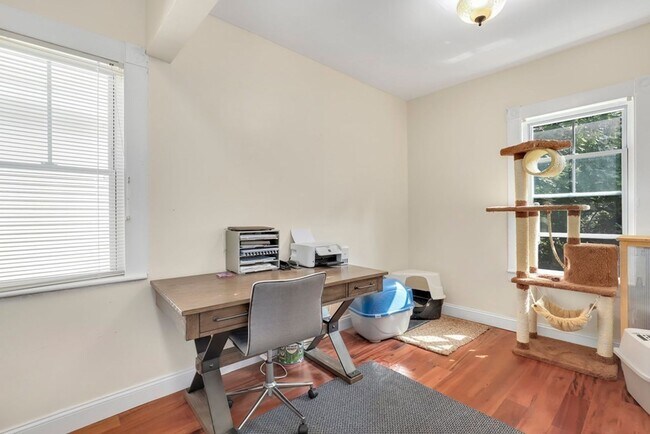 Building Photo - Large 3 bedroom 1 bathroom apartment North Andover