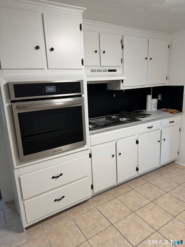 Building Photo - 33 Pilgrim Ave