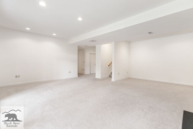 Building Photo - South AVL - Grand Residence in The Cotswol...