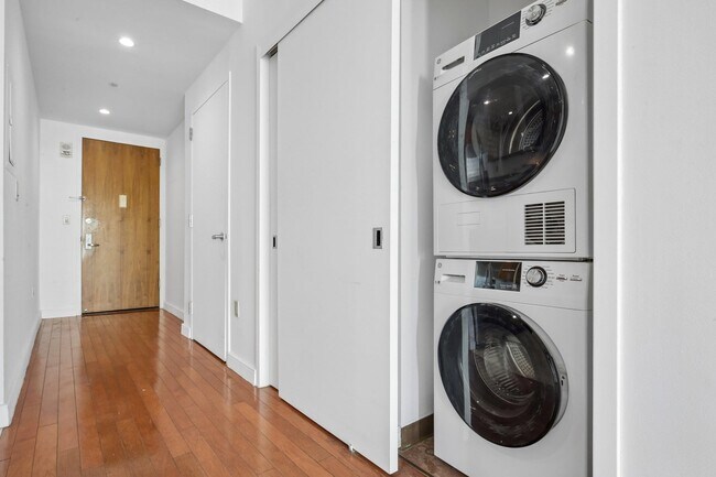 Building Photo - 20 Newport Pkwy