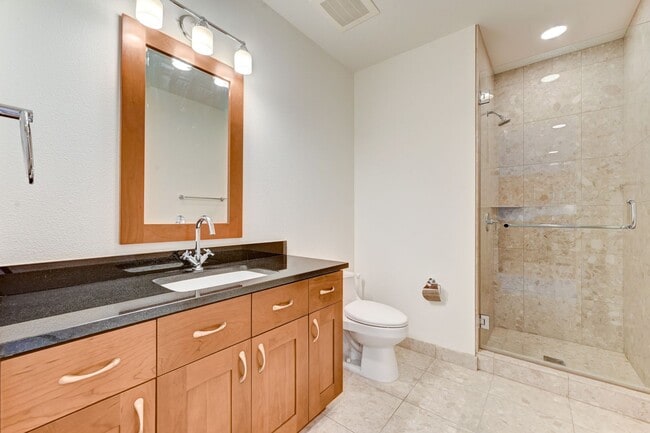 Building Photo - Panorama Towers 1