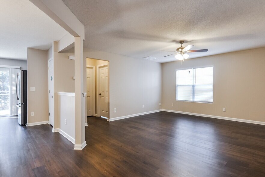 Building Photo - 21 Valleyfield Dr