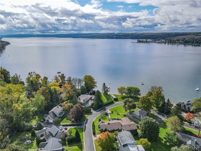 Building Photo - 35 Lakeview Cir