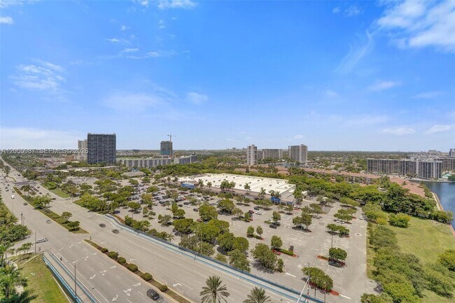 Building Photo - 2600 E Hallandale Beach Blvd