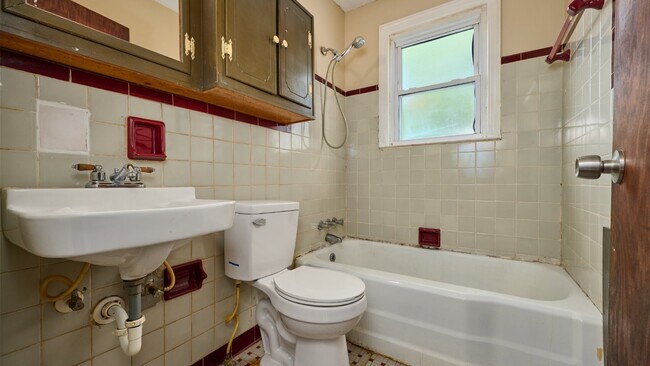 Building Photo - Near the Nashville Airport: 2BR, 1BA house...