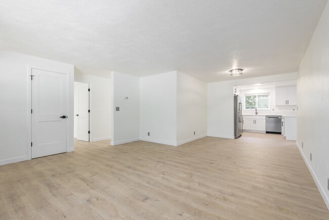 Building Photo - 2817 Applewood Ln