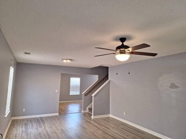 Building Photo - Wonderful Four Bedroom Home in Northeast C...
