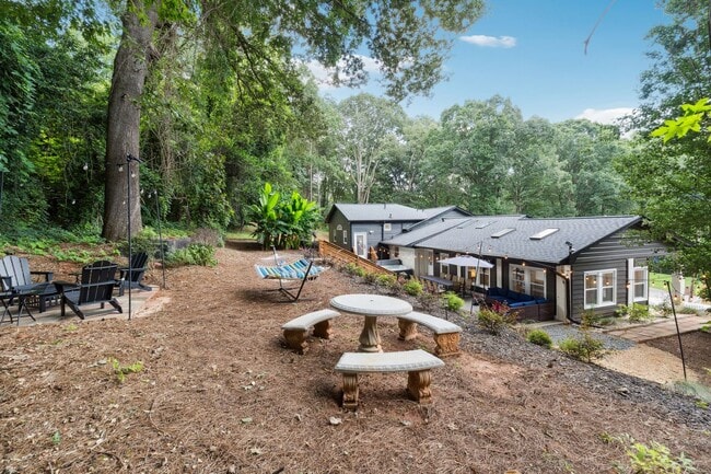 Building Photo - Fully Furnished: Beautiful 4-Bedroom Home ...