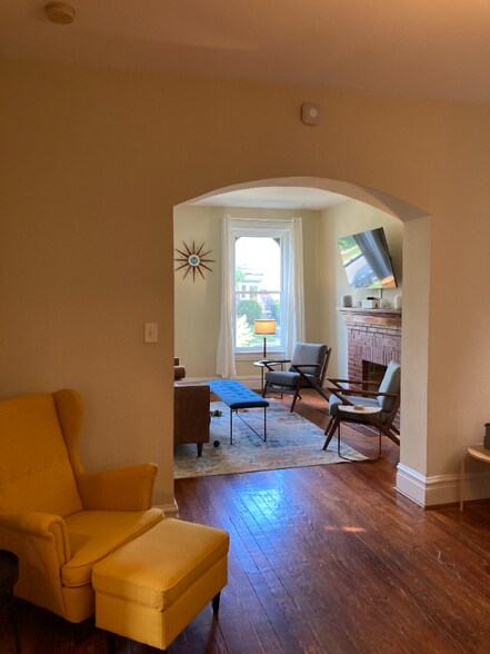 Building Photo - 3884 Juniata St