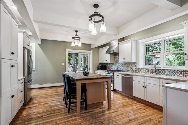 Building Photo - Spacious Comfort in Park Hill – 4-Bed, 2.5...