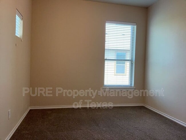 Building Photo - 215 N College St