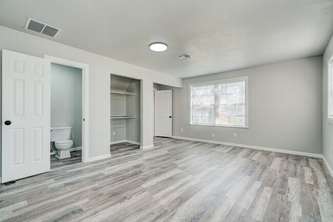 Building Photo - Move-In Ready! Beautifully Updated Home with Easy I-40 Access!