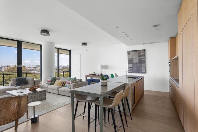 Building Photo - 8701 Collins Ave