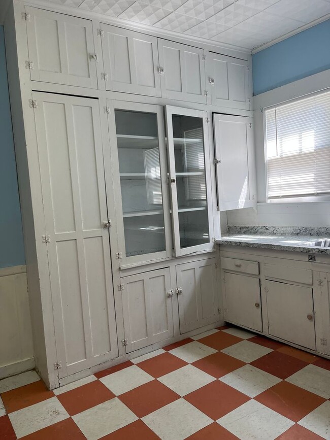 Building Photo - Nice 2 Bedroom 1 bath home