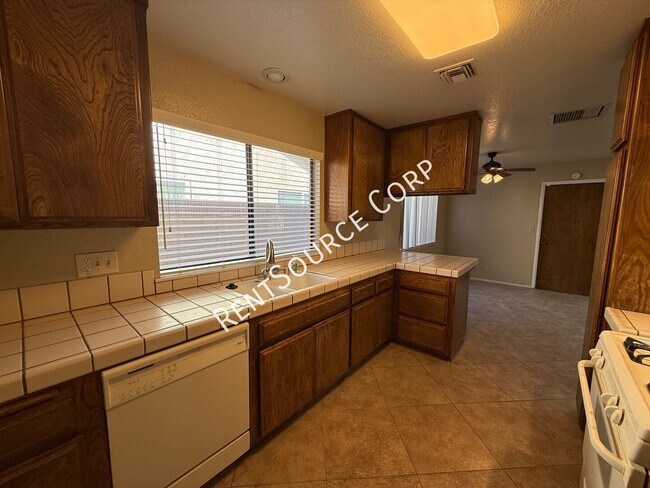 Building Photo - 44861 Laszlo St