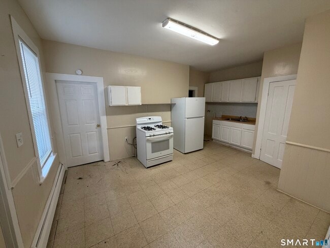 Building Photo - 117 Fairview St