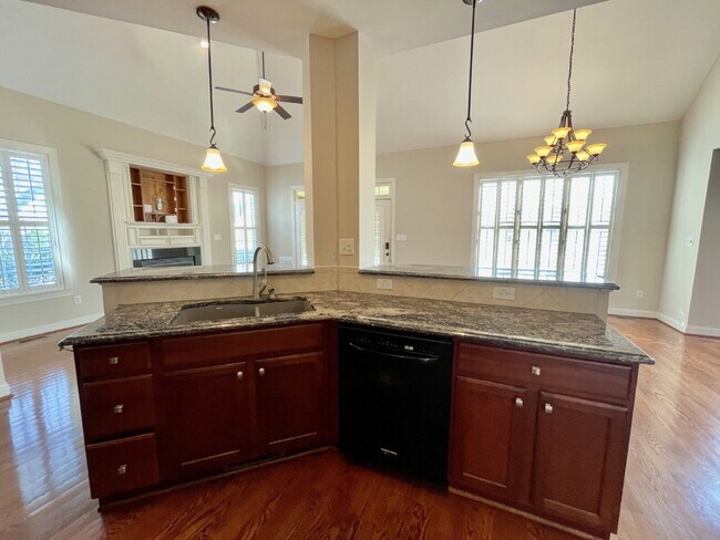 Building Photo - 4 Bed, 2 Bath Nest With Pool In Mariner's Pointe