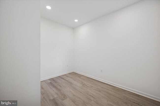 Building Photo - 4926 W Thompson St