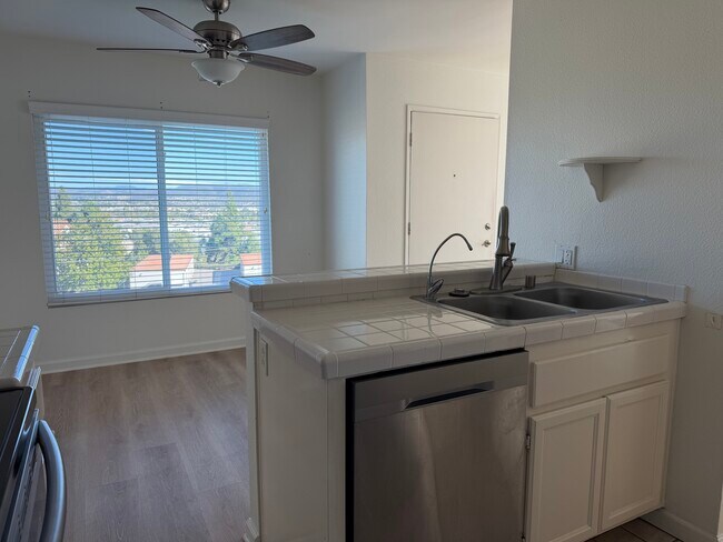 Building Photo - 870 S Rancho Santa Fe Rd