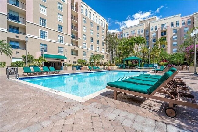 Building Photo - 520 SE 5 Ave