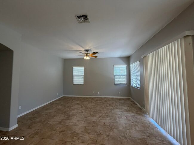 Building Photo - 2417 E Iris Dr