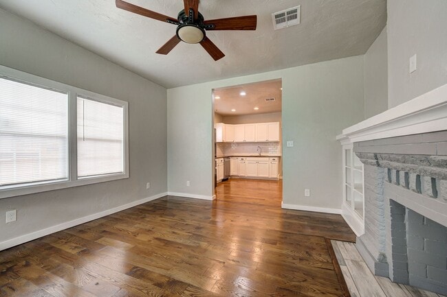 Building Photo - Charming Newly Updated 2 Bed, 2 Bath Home in the Heart of OKC!