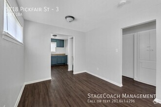 Building Photo - Newly Remodeled Two Bedroom Apartment! REN...