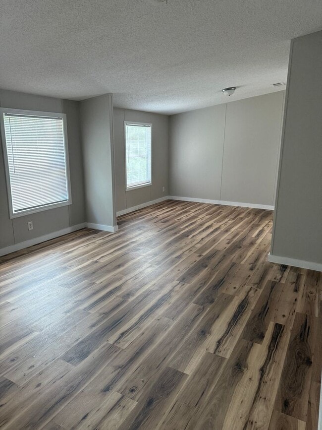Building Photo - RECENTLY RENOVATED!!  4-Bedroom/ 2-Bath Home
