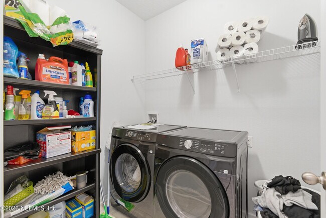 Building Photo - 454 Willow Lake Dr