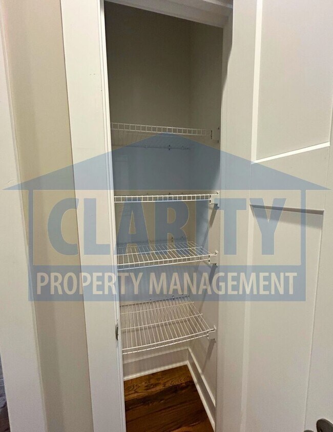 Building Photo - Three bedroom single level home!