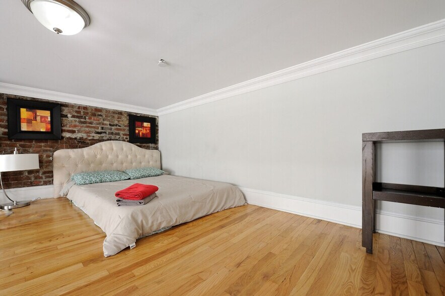 Building Photo - 468W W 47th St