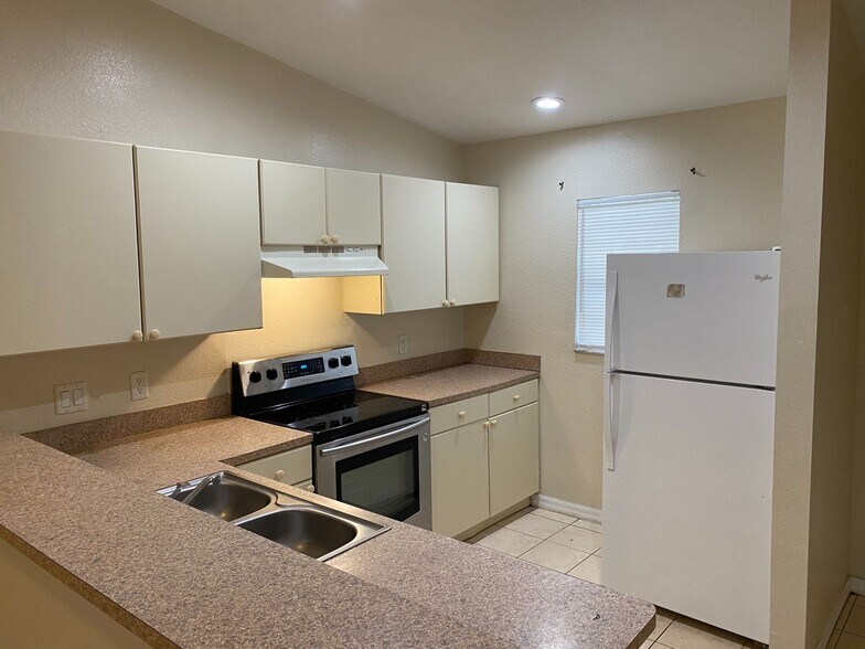 Building Photo - 1416-1418 W 12th St