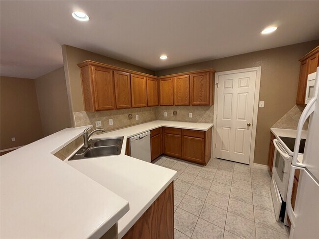 Building Photo - 9110 Prairie Trails Dr